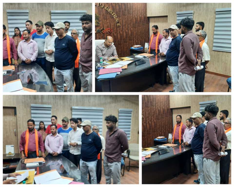मानसून काल से पूर्व ग्राम सैलानीगोठ में बाढ़ सुरक्षा के पुख्ता इंतजाम किये जाने की मांग को लेकर जनप्रतिनिधियों नें एसडीएम को सौंपा ज्ञापन। मुख्यमंत्री और डीएम को भी भेजी प्रतिलिपि ।