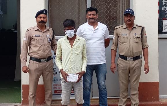टनकपुर में पुलिस टीम ने 5.32 ग्राम हेरोइन के साथ एक नशा तस्कर को किया गिरफ्तार, उचित धाराओं में मुकदमा दर्ज कर भेजा जेल।
