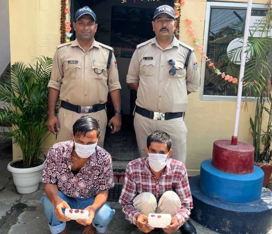 बनबसा पुलिस की नशा तस्करों के विरूद्ध ताबड़तोड़ कार्यवाही जारी, बनबसा में 06.39 ग्राम स्मैक के साथ दो नेपाल मूल के अभियुक्त गिरफ्तार।