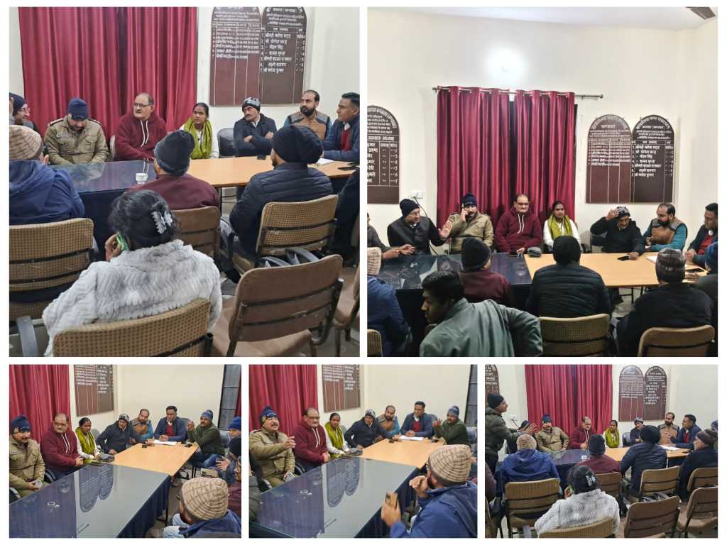 लगातार लगने वाले जाम की समस्या को लेकर बनबसा नगर पंचायत सभागार में हुआ संयुक्त बैठक का आयोजन, सख्त निर्णय लागू।