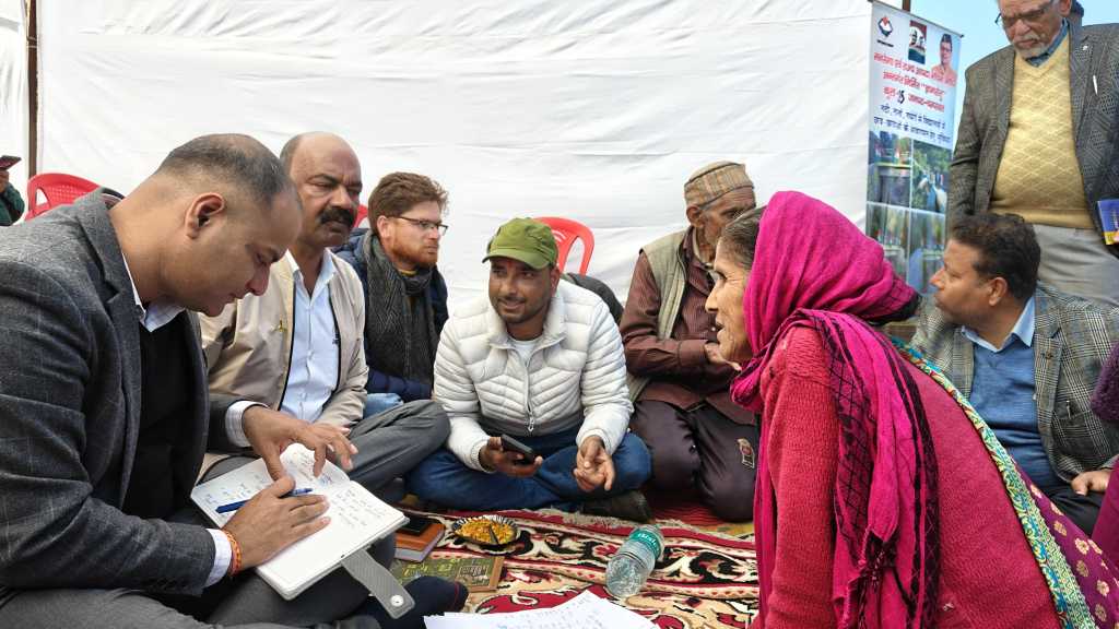 जिलाधिकारी ने सुनी ग्रामीणों की समस्याएं, सभी विभागों को समयबद्ध निस्तारण के निर्देश, एक हजार से अधिक शिकायतों में से अधिकांश का हुआ निस्तारण।