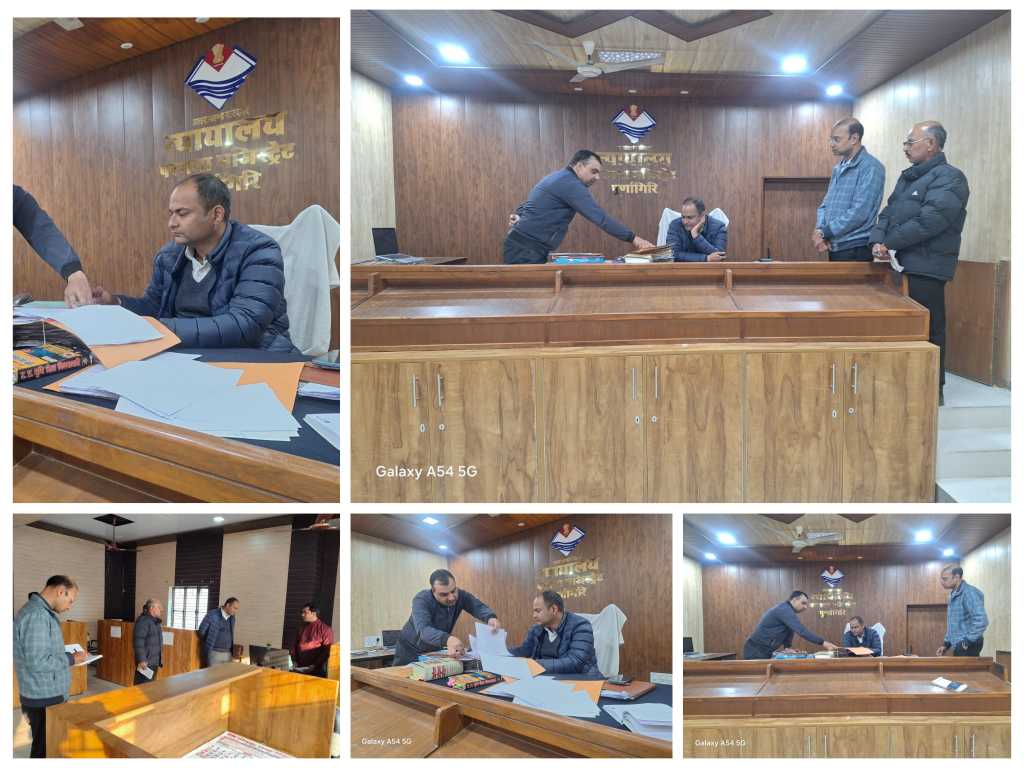 जनसेवाओं की समीक्षा हेतु जिलाधिकारी ने तहसील टनकपुर का किया निरीक्षण, व्यवस्थाओं का लिया जायजा।