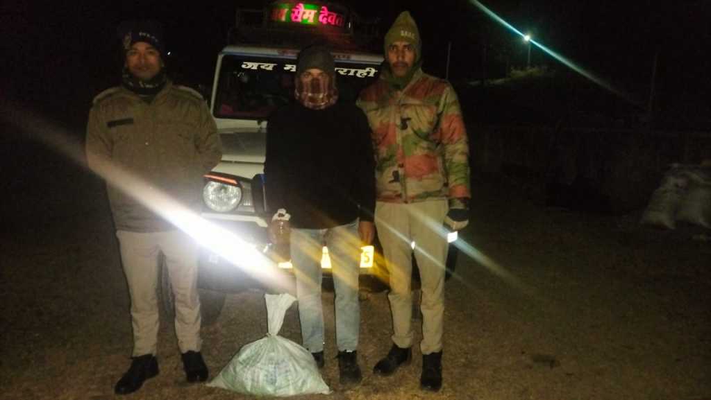 थाना रीठा साहिब पुलिस ने टैक्सी वाहन से शराब तस्करी करते अभियुक्त को किया गिरफ्तार, आबकारी अधिनियम के अंतर्गत किया मुकदमा दर्ज।