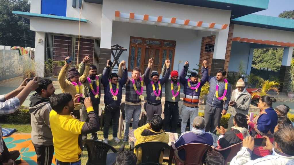 टनकपुर में बाईक यूनियन का हुआ गठन, मनोज बने अध्यक्ष तो वहीं अश्वनी को मिला महामंत्री का दायित्व, सौ से भी अधिक बाईक चालक पहली बैठक में रहे मौजूद।