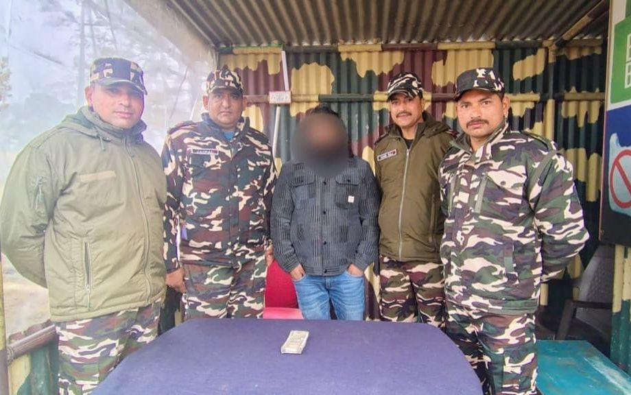 भारत नेपाल सीमा पर करेंसी की तस्करी नाकाम, 03 नागरिकों से 1.76 लाख रुपये की भारतीय मुद्रा जब्त।