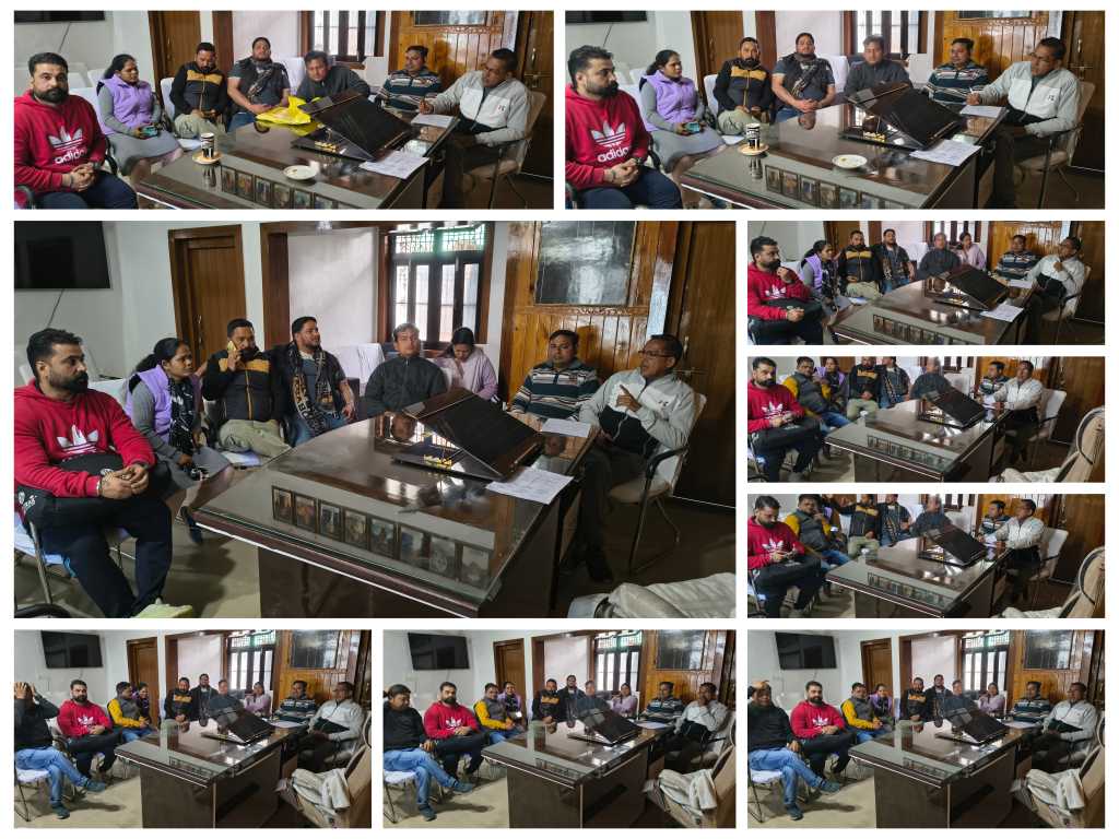 चम्पावत वॉइस की खबर का हुआ असर, सभासदों ने फूंका बिगुल – टनकपुर नगर पालिका परिषद में पसरा सन्नाटा, सभासदों का सवाल,अधिशासी अधिकारी को चार्ज न देने के पीछे कौन जिम्मेदार, कराई जाए बोर्ड की बैठक और साल भर के कार्यों का हो हिसाब, सौपा मांगपत्र।
