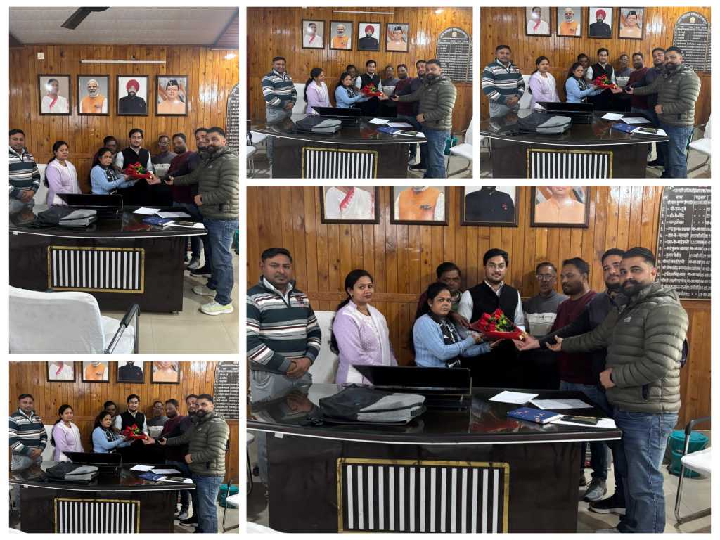 नगर पालिका परिषद टनकपुर को मिले नवागत अधिशासी अधिकारी ऋषभ उनियाल ने किया विधिवत कार्यभार ग्रहण, सभासदों ने किया जोरदार स्वागत।