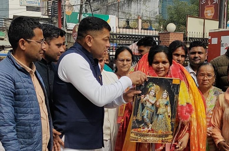 कर्मयोगी संत, धर्म, राष्ट्र और संस्कृति की प्रखर वक्ता साध्वी प्राची का टनकपुर आगमन पर हुआ भव्य स्वागत।