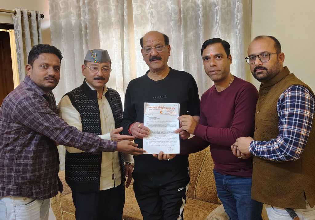 परिवहन निगम में नियमितीकरण की मांग को लेकर शिष्ट मंडल ने केंद्रीय मंत्री सुबोध उनियाल से की मुलाकात, सौपा ज्ञापन।
