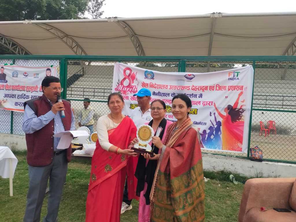 चिकित्सा क्षेत्र में लगातार उत्कृष्ठ कार्य किये जाने पर अंतराष्ट्रीय महिला दिवस पर डॉ ऋतु रखोलिया को किया गया समानित