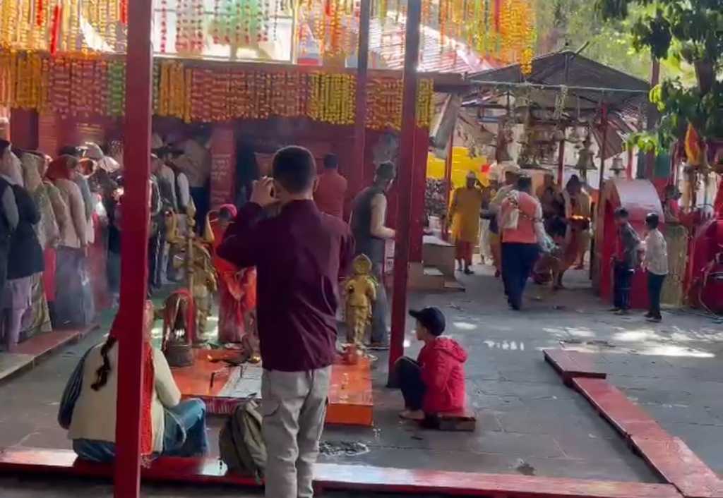 पिथौरागढ़ – आस्था और विश्वास का तीर्थ- उत्तराखंड के पिथौरागढ़ जिले के पांखू गाँव में स्थित एक प्रसिद्ध न्याय की देवी माँ कोटगाड़ी मंदिर, जहाँ न्याय के लिए लगायी जाती हैं अर्जी, माँ करती हैं न्याय।
