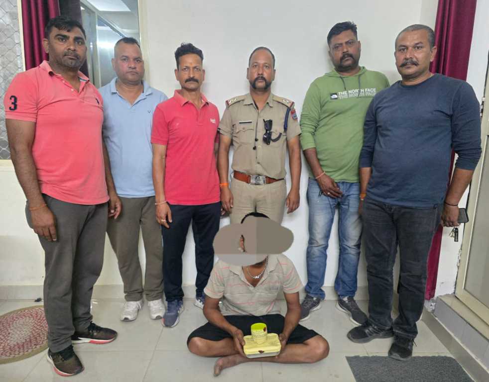 चम्पावत पुलिस की बड़ी कार्रवाई – 82.25 ग्राम स्मैक के साथ तस्कर गिरफ्तार, चाऊमीन की दुकान से स्मैक हुई बरामद ।