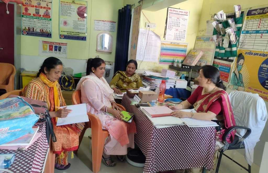 आईईसी अभियान के जरिए चम्पावत में सुरक्षित प्रसव को मिल रहा बढ़ावा, जिले में शत-प्रतिशत संस्थागत प्रसव सुनिश्चित करने के उद्देश्य से स्वास्थ्य विभाग द्वारा चलाया जा रहा हैं आईईसी जागरूकता अभियान।