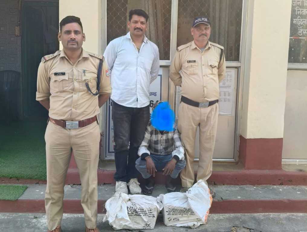 कामयाबी – टनकपुर पुलिस की बड़ी सफलता:- 24 घंटे में बैटरी चोरी का खुलासा, अभियुक्त गिरफ्तार, पुलिस की तत्परता की हों रहीं सराहना।