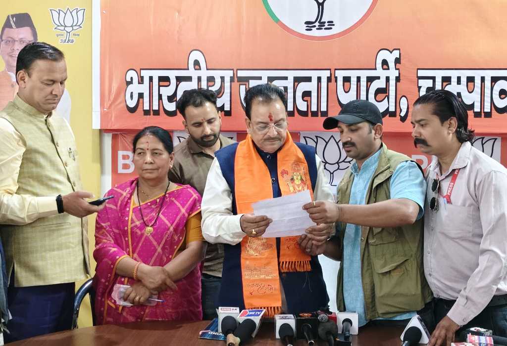 खटीमा में पत्रकार पर मुकदमा: नेशनलिस्ट यूनियन ऑफ़ जर्नलिस्ट्स ने उठाए सवाल, मुकदमा निरस्तीकरण की मांग को लेकर पूर्व रक्षा राज्य मंत्री सांसद अजय भट्ट को सौपा ज्ञापन।