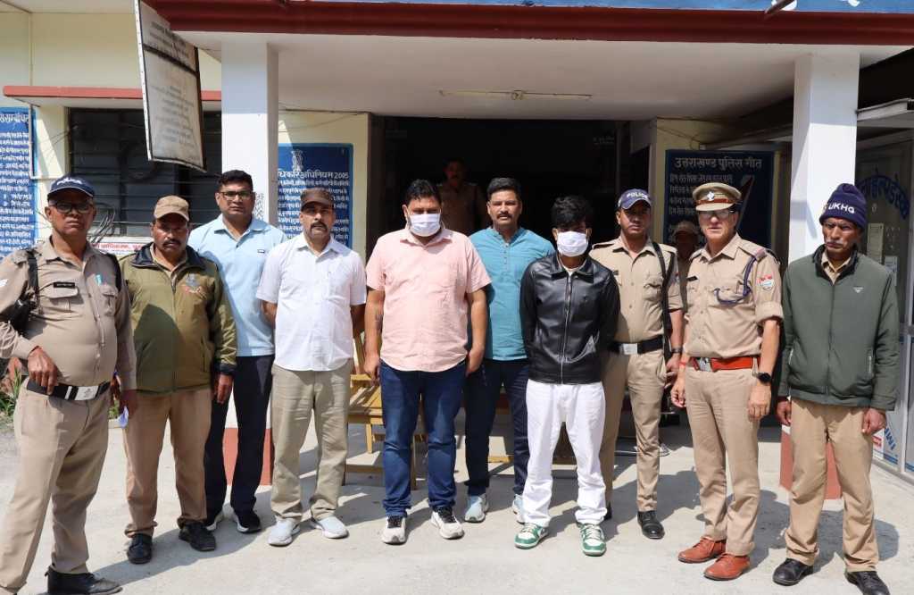 कथित दुष्कर्म प्रकरण में रचे गए षड़यंत्र मे चम्पावत पुलिस ने नामजद आनंद सिंह माहरा सहित दो लोगों को किया गिरफ्तार, अब तक चार लोगों को किया जा चुका हैं गिरफ्तार।
