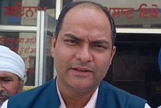ठोस अपशिष्ट प्रबंधन नियमों के प्रभावी अनुपालन हेतु जिलाधिकारी मनीष कुमार के सख्त निर्देश, लापरवाही पर होगी कठोर कार्रवाई पर्यावरण संरक्षण, स्वच्छता व्यवस्था एवं कूड़ा निस्तारण से जुड़े मानकों की अनदेखी किसी भी स्तर पर नहीं की जाएगी स्वीकार ।