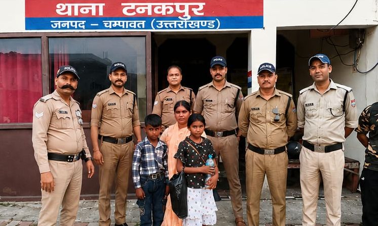 पुलिस की तत्परता – गुमशुदगी की सूचना मिलते ही पुलिस एक्शन मोड़ पर, मासूम बच्चे को सकुशल बरामद कर परिजनों के किया सुपुर्द।